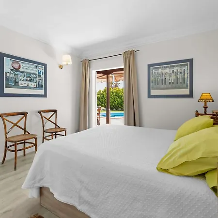 Evergreen Saltwater Pool Villa By Bayside