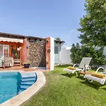 Evergreen Saltwater Pool Villa By Bayside בית נופש