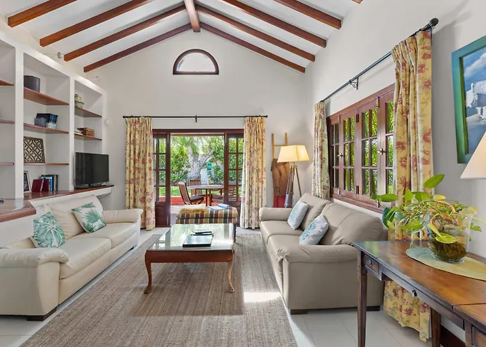 Evergreen Saltwater Pool Villa By Bayside コスタ・テギセ